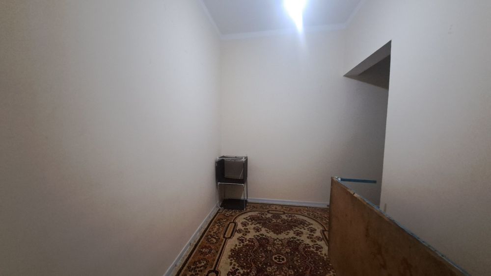 Чирчик шахар 
2-микрораён Навастройка
#1-хона 4-етаж
 квартира ижар