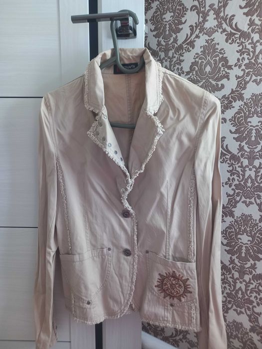 Продам женские пиджаки