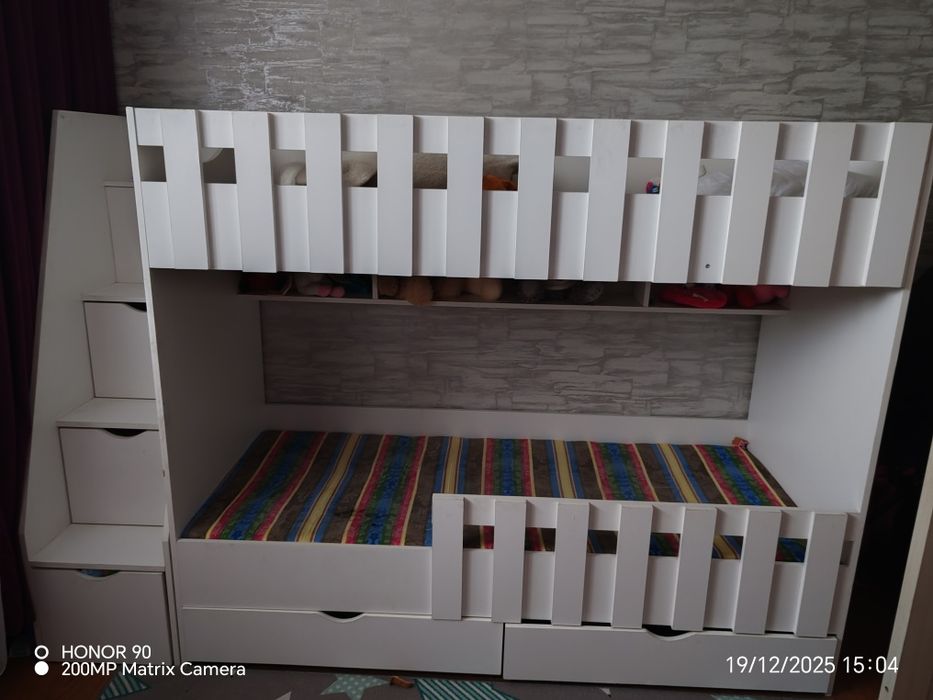 Продам двухярусную кровать