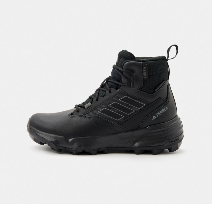 Reebok; Puma; Joma; Nike; Adidas