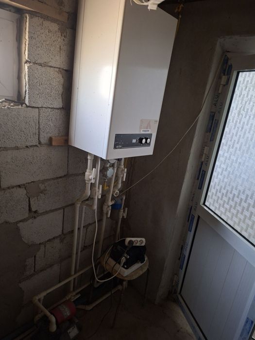 Srochna hovli sotiladi. Narpay eski 5. 8 sotix