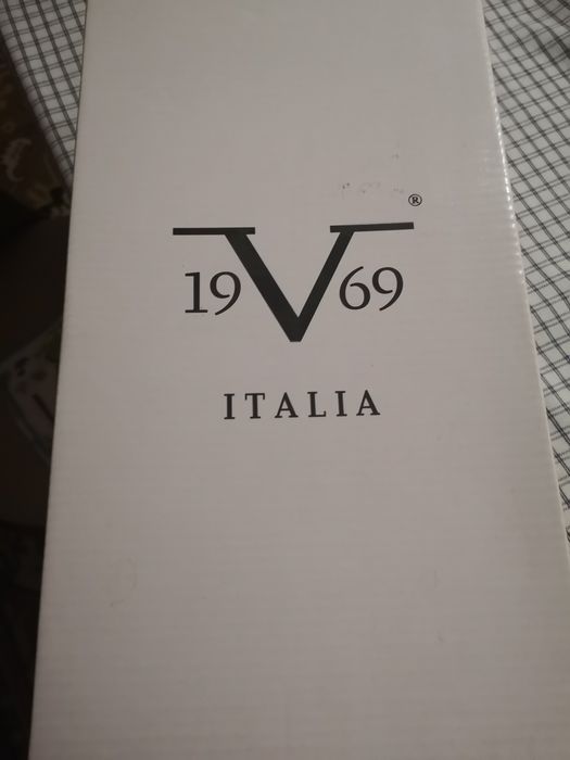 Бели мъжки обувки