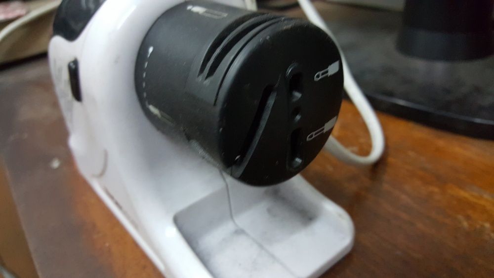 Точилка електрическа професионална за ножове ножици