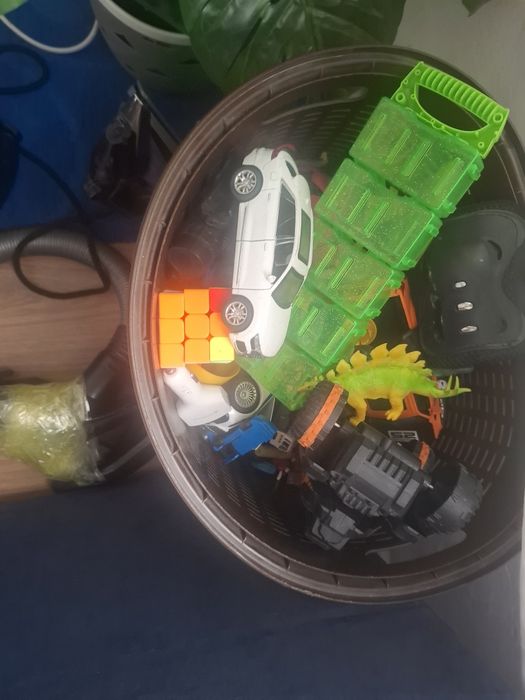 Игрушки  целый большой