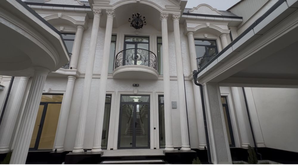 Ховли Жой сотилади 2 каватли 317 кв