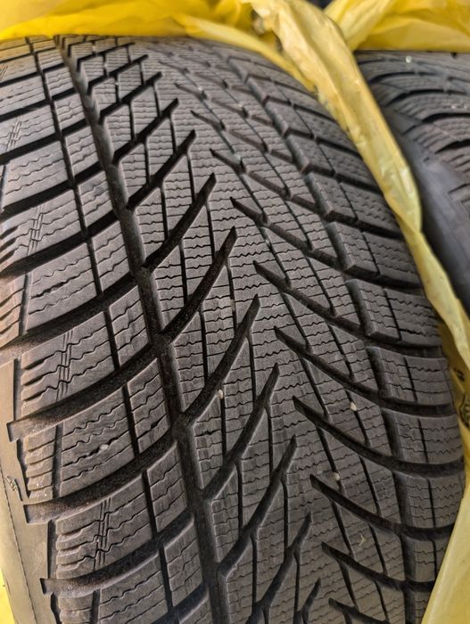 Продавам зимни гуми good year ultra grip 3 225/45/17