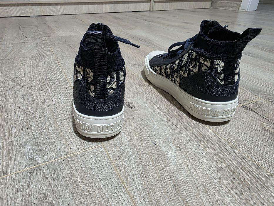 Tenesi, Sneakersi Christian Dior nr 38, dar se potrivesc pt max 37,5 c