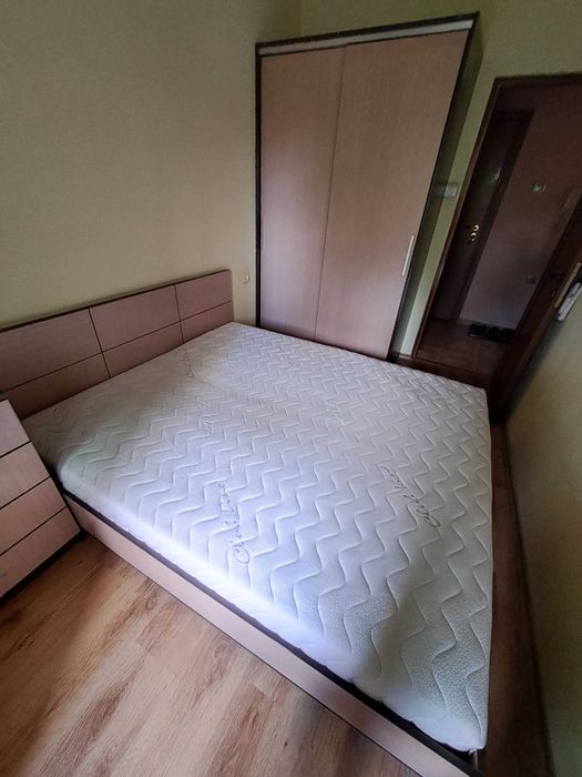Продавам спалня и гардероб
