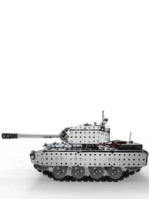Металлический конструктор "Боевой танк" на радиоуправлении, 952 детали