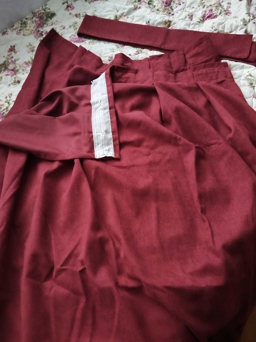 2 броя затъмняващи пердета с перделик и връзки и 2 бр къси пердета