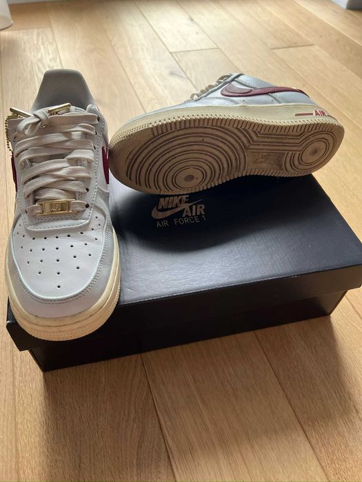 Air Force 1 '07 SE Swoosh Pocket, ca noi (foarte putin purtati)