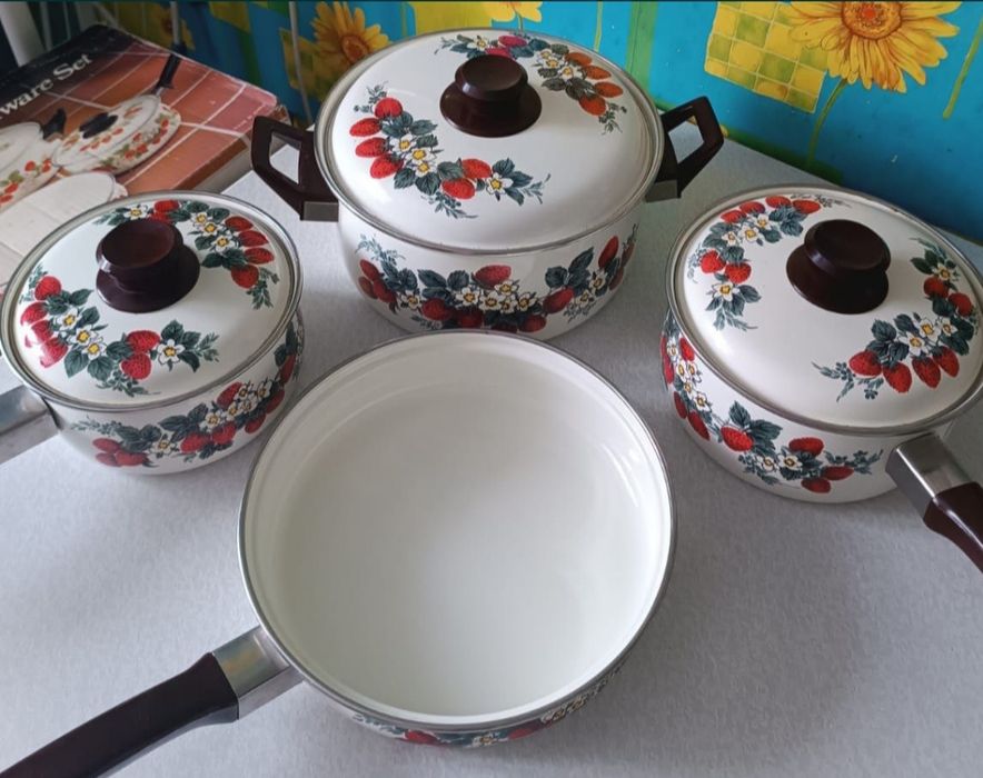 Продам эмалированый набор