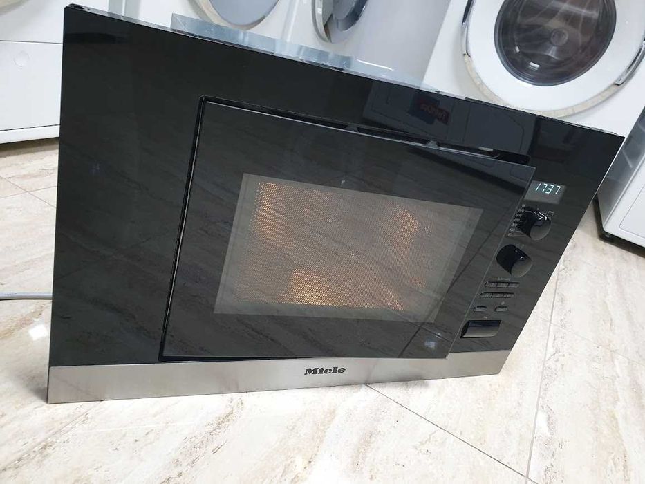 17L - 600мм - Miele M6032 Микровълнова Фурна с Грил за Вграждане