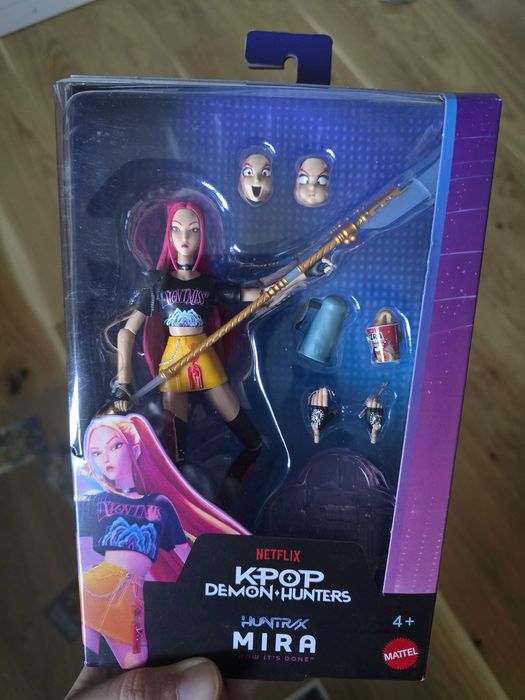 Официални фигурки „K-pop Demon Hunters“ – комплект от 3 броя (Руми, Мира и Зоуи), чисто нови.
