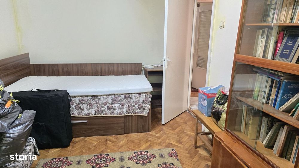 Vand apartament cu 3 camere decomandat in Deva, George Enescu etaj 1,