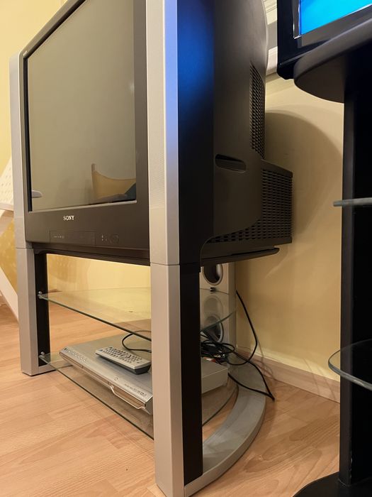 Sony WEGA с интегрирана стойка, модел: KV-29XL70K Trinitron