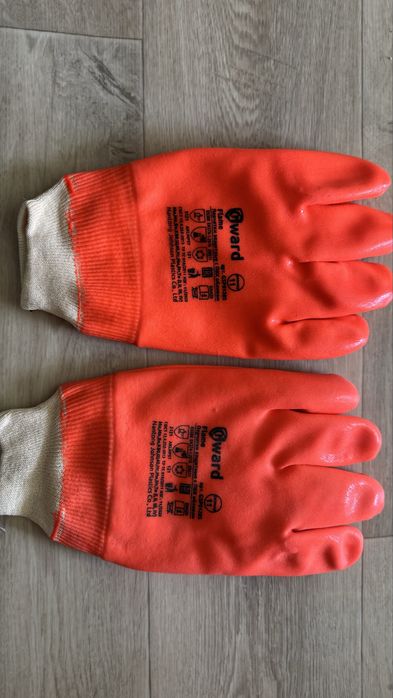 Перчатки в наличии