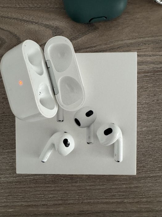 AirPods Gen 3 ( like new )