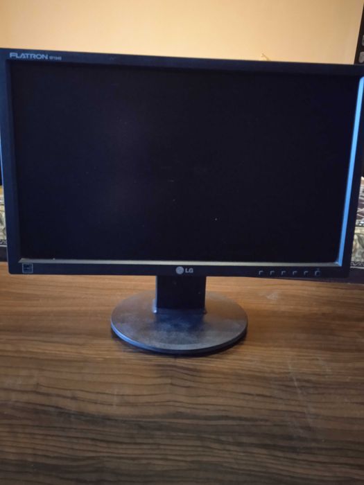 Продавам монитор за компютър