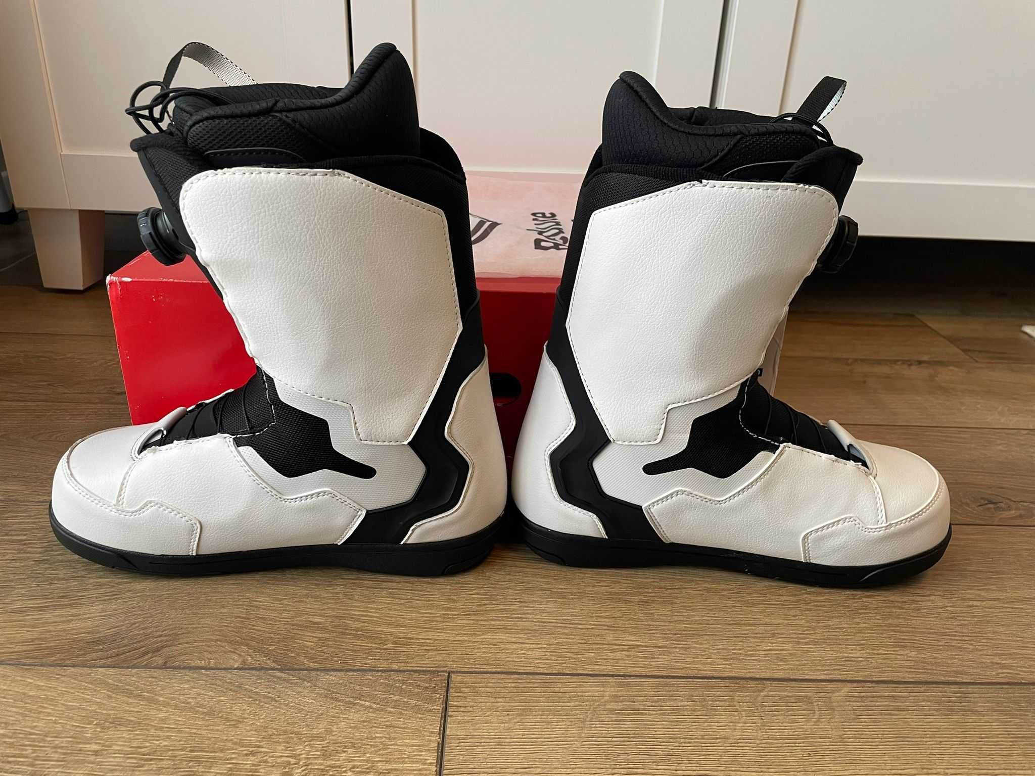 Vand boots DEELUXE Dual Boa 27 cm Flex mediu 5 NOI Simleu Silvaniei OLX.ro