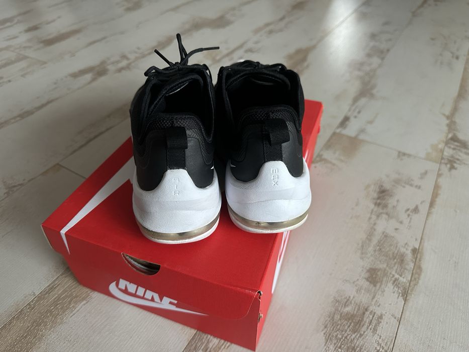 Nike Air Max Axis 44,5