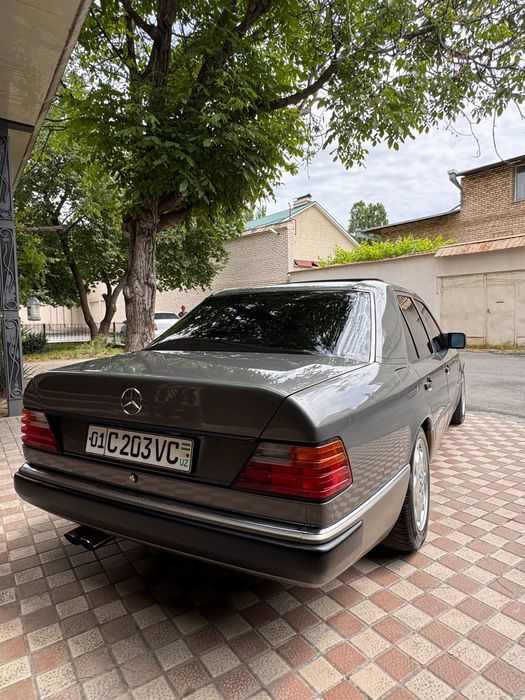 Mercedes W124 Sotiladi