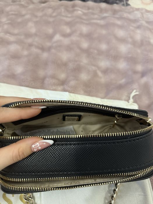Черна чанта Guess