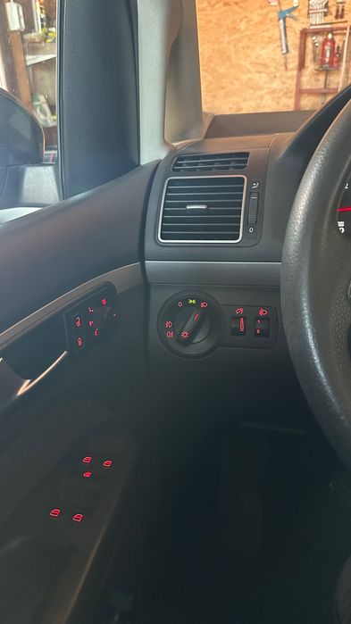 VW Touran, 2012, 1.6 TDI, Manual