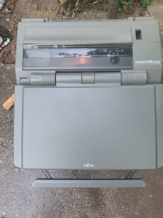 Masina de scris fujitsu defecta