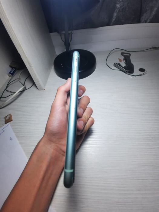 Продам айфон 11