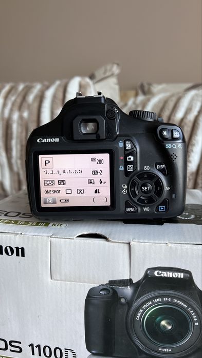 Canon EOS 1100D + обектив 18-55