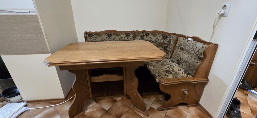 Coltar bucatarie si masa