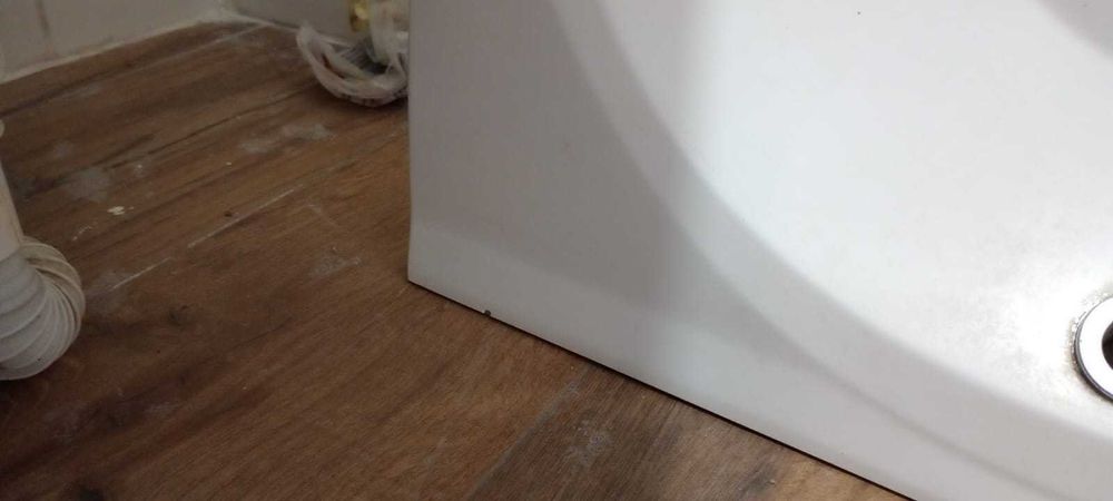 Vand cada Cersanit  si chiuveta Avocado Ravak, pentru bai mici