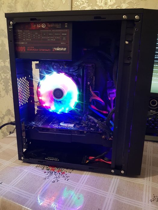 Kopyuter 
Проц i3 4160 по 3.6gz
Ssd 128
HDD 320
Озу 8 ddr3
RX 470