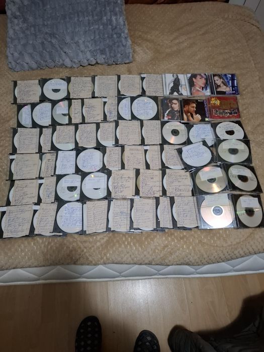 Продавам дискове на известни български изпълнители