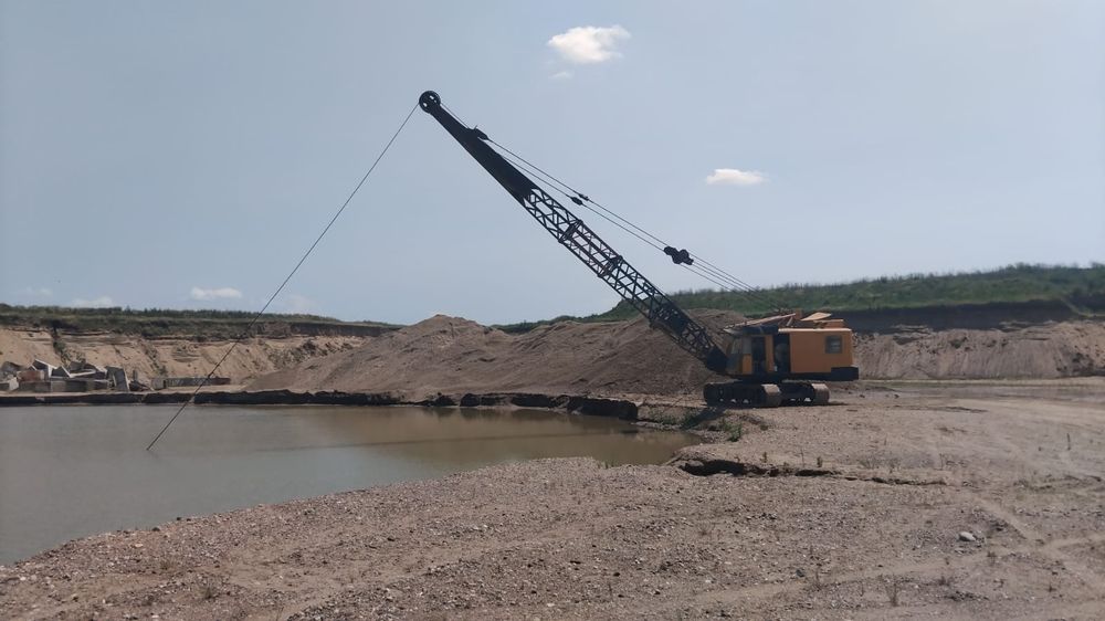 Ofer spre închiriere Draglina Menck 154LC de închiriat cu operator