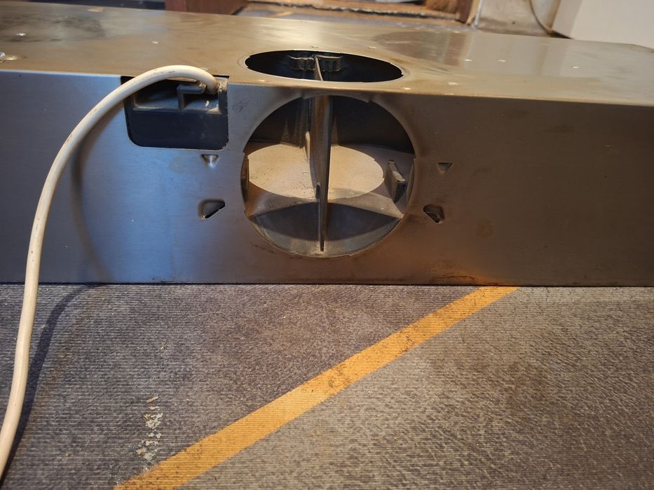 Вытяжка фирма Ariston