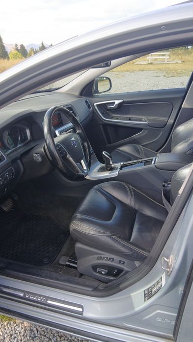 Proprietar vand 2014 Volvo v60 D4 181Cp Automat Trapa variante Dacia Duster