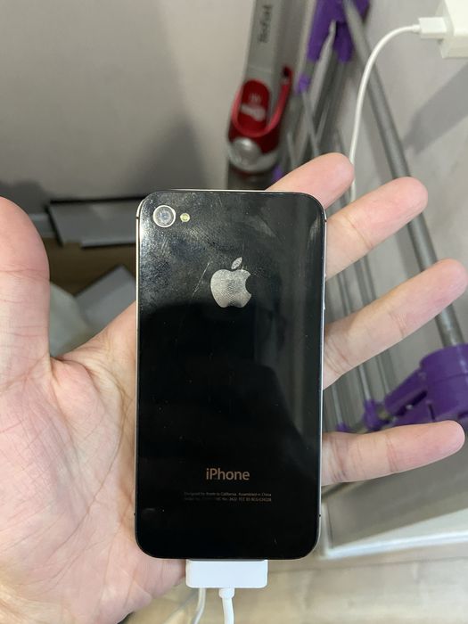 Продам Iphone 4S