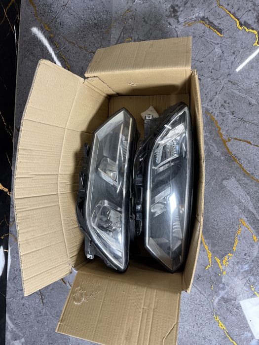 VW Passat B8 Оригинални Фарове Valeo 2015-2019