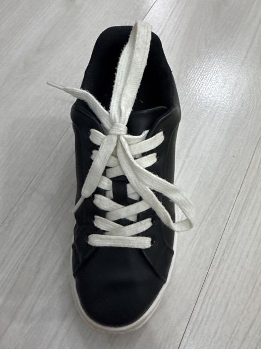 Продаю детские кроссовки ZARA