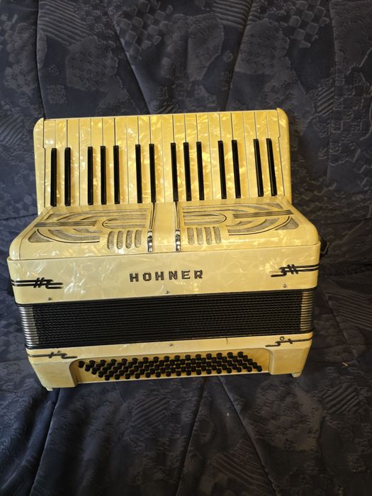 Hohner Tango 2 ,80 de basi ,bandon ,stare perfectă