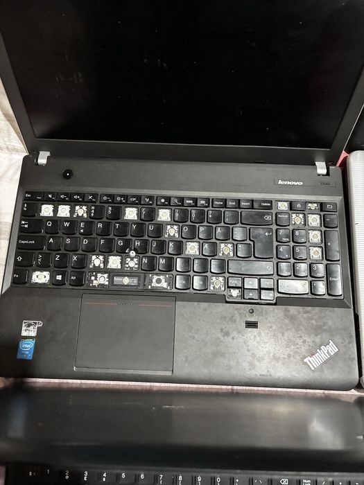 Vand laptopuri ieftine