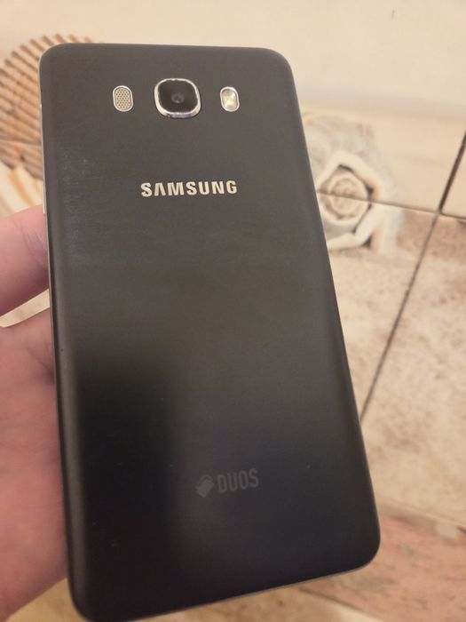 Samsung Galaxy J7