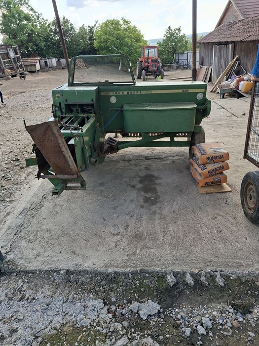 Presa John Deere 336