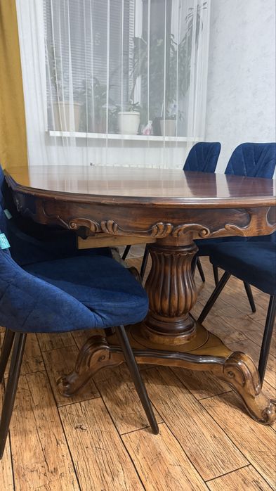 Стол обеденный деревянный