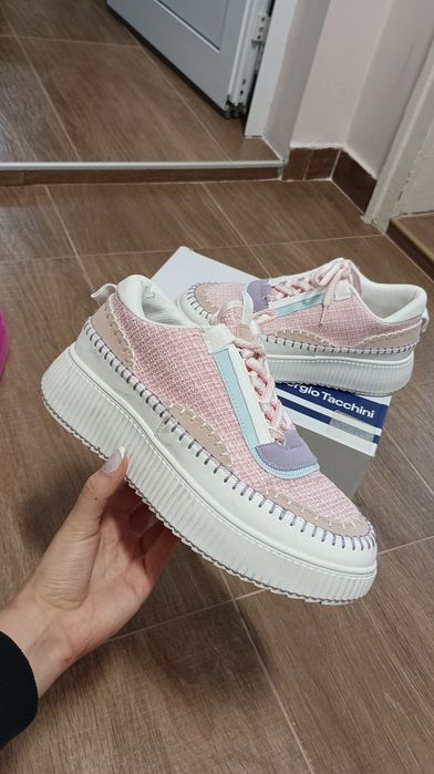 Сладки розови сникърси