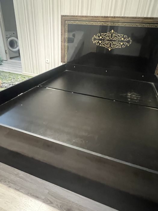 Продам кровать с матрасом