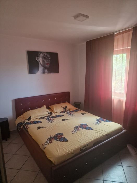 Inchiriez apartament cu doua  camere, mobilat complet PIATA  RESITA