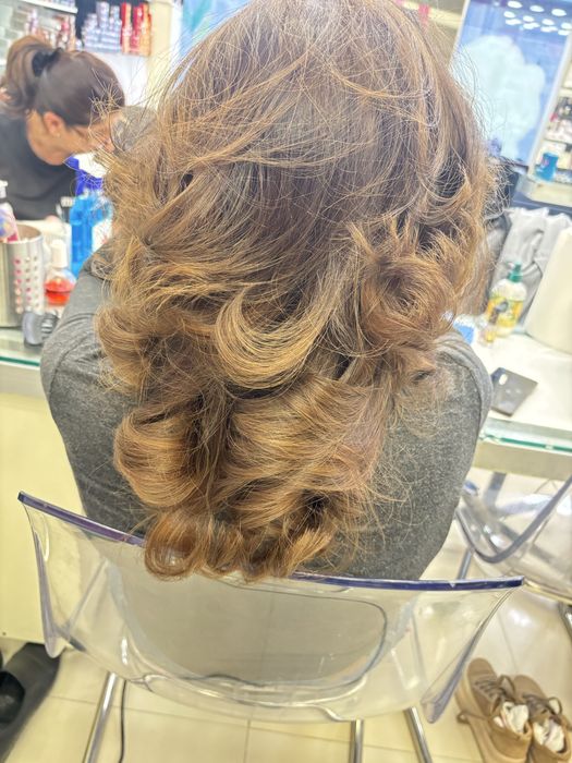 Hairstylist Profesionist la Tine Acasa-Tuns ,Vopsit ,Suvite Balayage